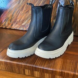 Bionica Shoes Bionica Black Drina Leather Chelsea Boots Womens